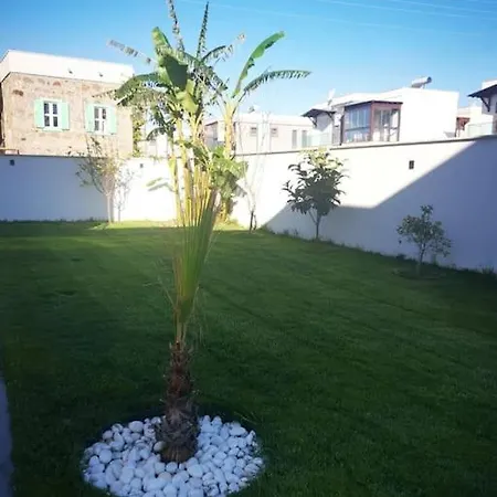 300m To 2 Bedroom Upstairs Flat With Pool A2 - Yeni Dunya * 博德鲁姆