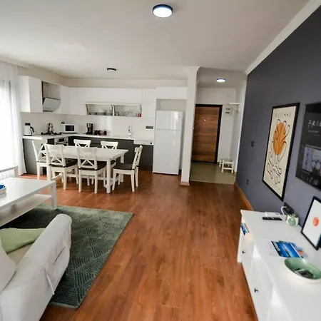 300m To 2 Bedroom Upstairs Flat With Pool A2 - Yeni Duenya Lägenhet *