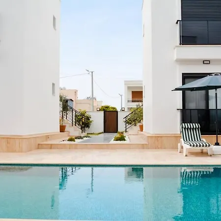 300m To 2 Bedroom Upstairs Flat With Pool A2 - Yeni Dunya * 博德鲁姆