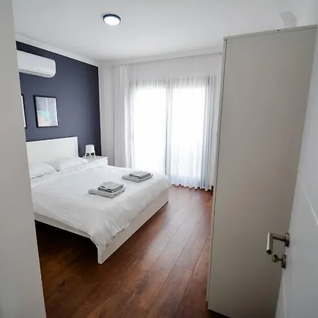 300m To 2 Bedroom Upstairs Flat With Pool A2 - Yeni Dunya 博德鲁姆