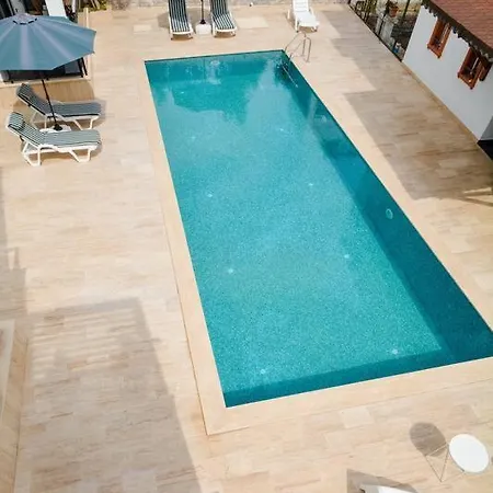 300m To 2 Bedroom Upstairs Flat With Pool A2 - Yeni Duenya Lägenhet *