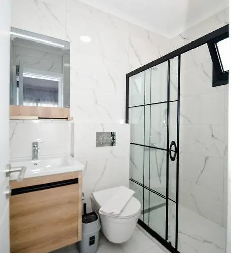 300m To 2 Bedroom Upstairs Flat With Pool A2 - Yeni Dunya Apartmán