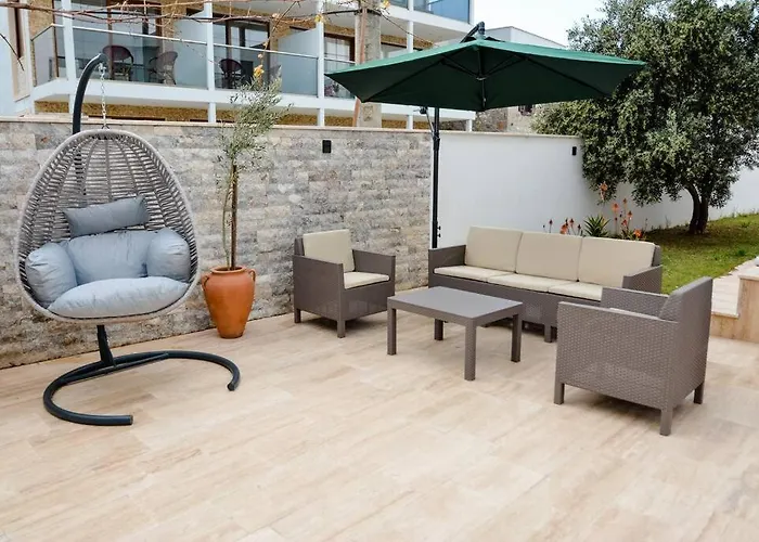 300m To 2 Bedroom Upstairs Flat With Pool A2 - Yeni Duenya