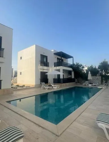 300m To 2 Bedroom Upstairs Flat With Pool A2 - Yeni Duenya Apartament