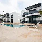 300m To 2 Bedroom Upstairs Flat With Pool A2 - Yeni Dunya