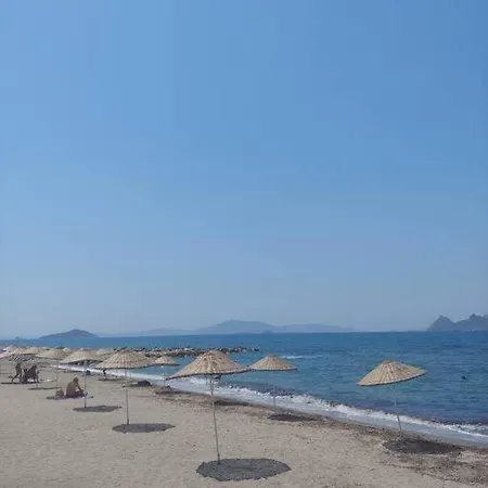300m To 2 Bedroom Upstairs Flat With Pool - Yeni Duenya A2 *