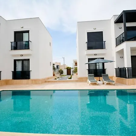 300m To 2 Bedroom Upstairs Flat With Pool A2 - Yeni Dunya Bodrum