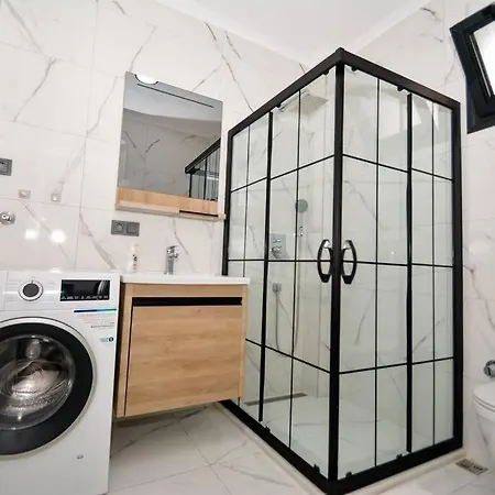 300m To 2 Bedroom Upstairs Flat With Pool - Yeni Duenya A2 *