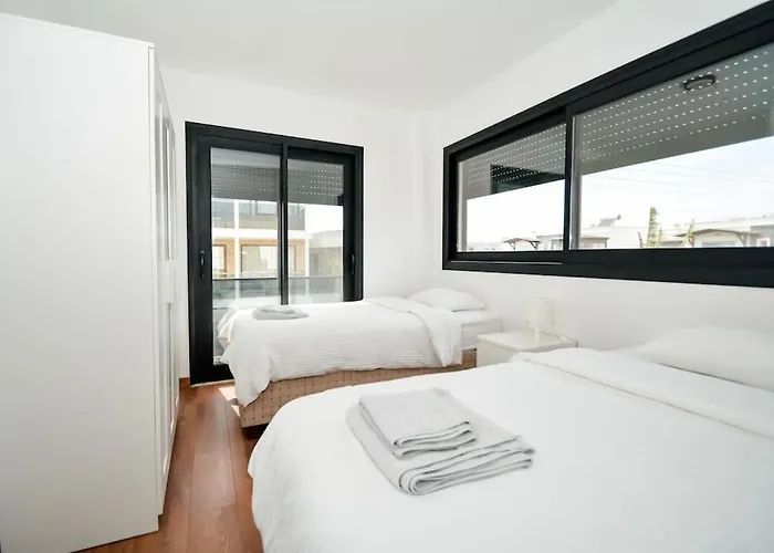 Appartement 300m To 2 Bedroom Upstairs Flat With Pool A2 - Yeni Dunya