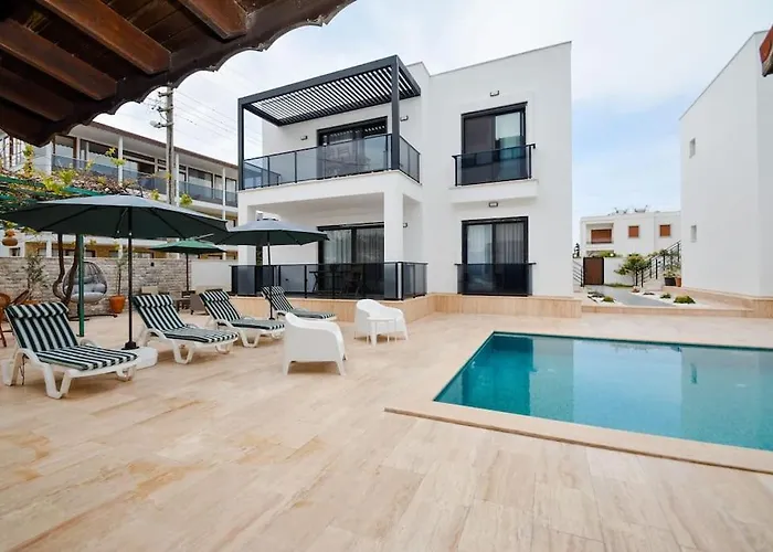 300m To 2 Bedroom Upstairs Flat With Pool A2 - Yeni Dunya *