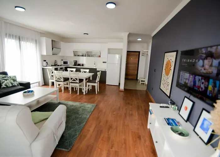 300m To 2 Bedroom Upstairs Flat With Pool A2 - Yeni Duenya Apartmán *