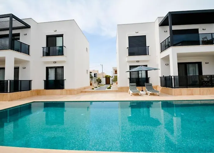 300m To 2 Bedroom Upstairs Flat With Pool A2 - Yeni Dunya Bodrum