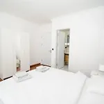アパート 300m To 2 Bedroom Upstairs Flat With Pool A2 - Yeni Dunya ボドルム