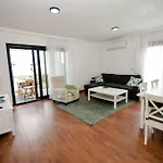 300m To 2 Bedroom Upstairs Flat With Pool A2 - Yeni Dunya アパート *
