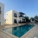 300m To 2 Bedroom Upstairs Flat With Pool A2 - Yeni Dunya アパート
