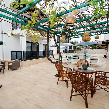 300m To 2 Bedroom Upstairs Flat With Pool A2 - Yeni Duenya * 博德鲁姆