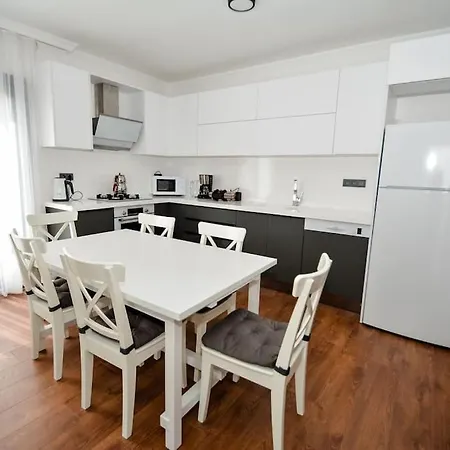 300m To 2 Bedroom Upstairs Flat With Pool A2 - Yeni Duenya 公寓 博德鲁姆